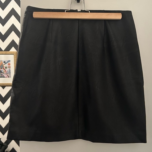 Club Monaco Falleece Leather Skirt - Picture 4 of 8
